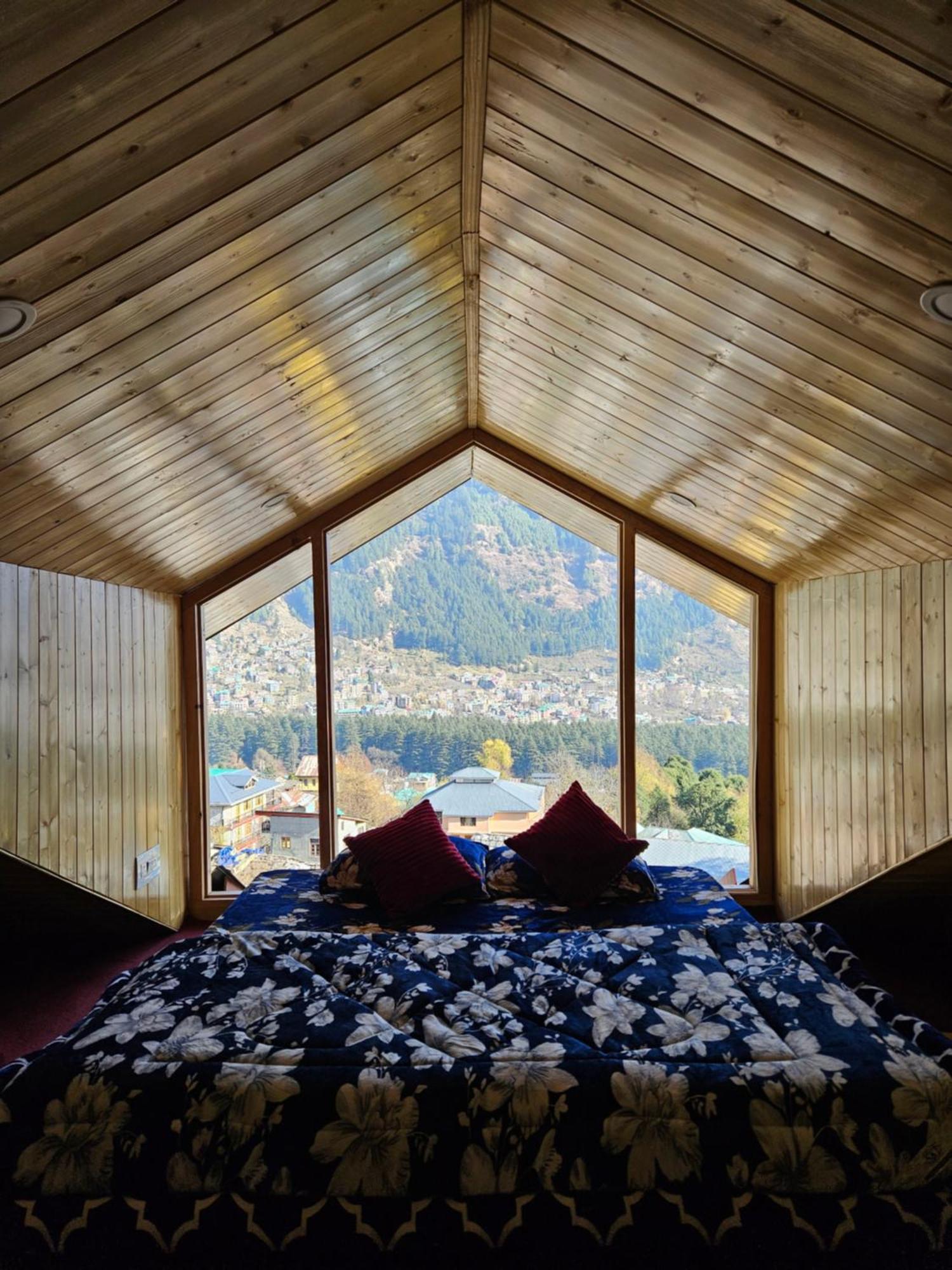 The Pineapple Home Manāli Exteriör bild